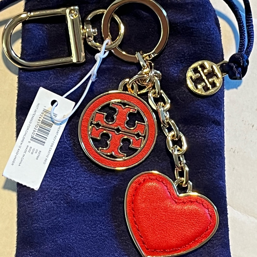 ♥️ TORY BURCH LOGO & HEART KEYFOB/CHAIN BRAND NEW CONDITION ♥️ NEVER WORN